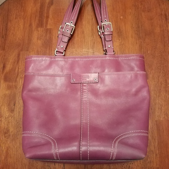 Coach Handbags - Coach leather hand bag
